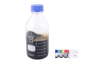 Foto Campione di petrolio grezzo SARAGO, 11.8 °API (0.98 g/cm3) IGB-012384_20260624_002.JPG