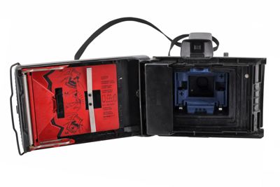 Foto Macchina fotografica istantanea Polaroid Type 100 EE55, Stati Uniti, 1976-1977 IGB-017414_20260323_011.jpg