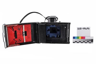 Foto Macchina fotografica istantanea Polaroid Type 100 EE55, Stati Uniti, 1976-1977 IGB-017414_20260323_012.JPG