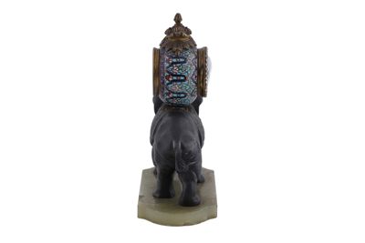 Foto Orologio da tavolo, figura di elefante in bronzo e base in marmo IGB-001432_20260519_005.JPG
