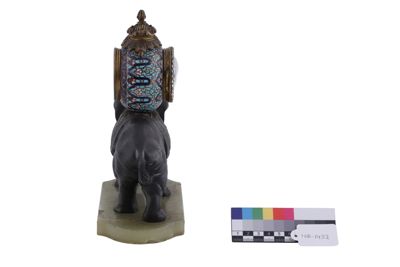 Foto Orologio da tavolo, figura di elefante in bronzo e base in marmo IGB-001432_20260519_006.JPG