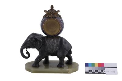 Foto Orologio da tavolo, figura di elefante in bronzo e base in marmo IGB-001432_20260519_008.JPG