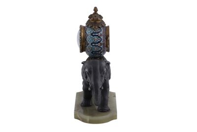 Foto Orologio da tavolo, figura di elefante in bronzo e base in marmo IGB-001432_20260519_009.JPG