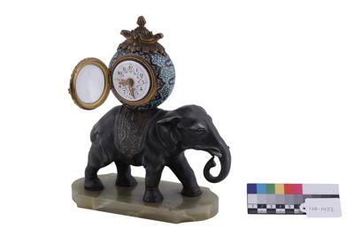 Foto Orologio da tavolo, figura di elefante in bronzo e base in marmo IGB-001432_20260519_012.JPG