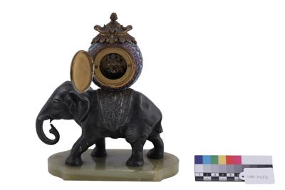 Foto Orologio da tavolo, figura di elefante in bronzo e base in marmo IGB-001432_20260519_014.JPG