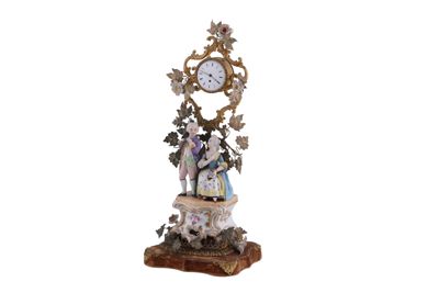 Orologio di porcellana con due figure IGB-3233