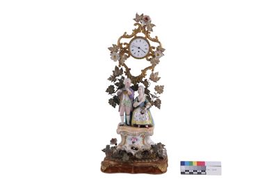 Foto Orologio di porcellana con due figure IGB-003233_20260519_004.JPG
