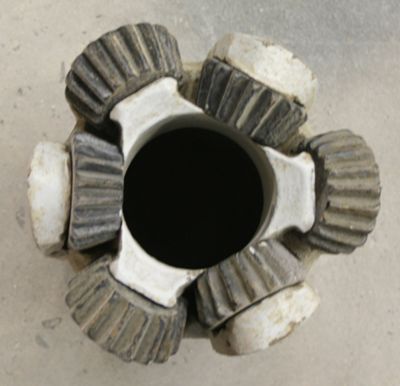 Foto Scalpello a corona con vari campioni di carotaggi 05120_02.jpg