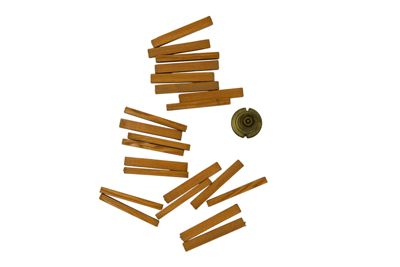 Foto piccola cassa con attrezzi di liuteria IGB-005600_20250605_003.jpg